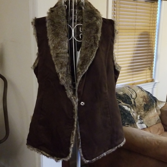 crosby. Jackets & Blazers - 🌹Faux fur and suede vest💚